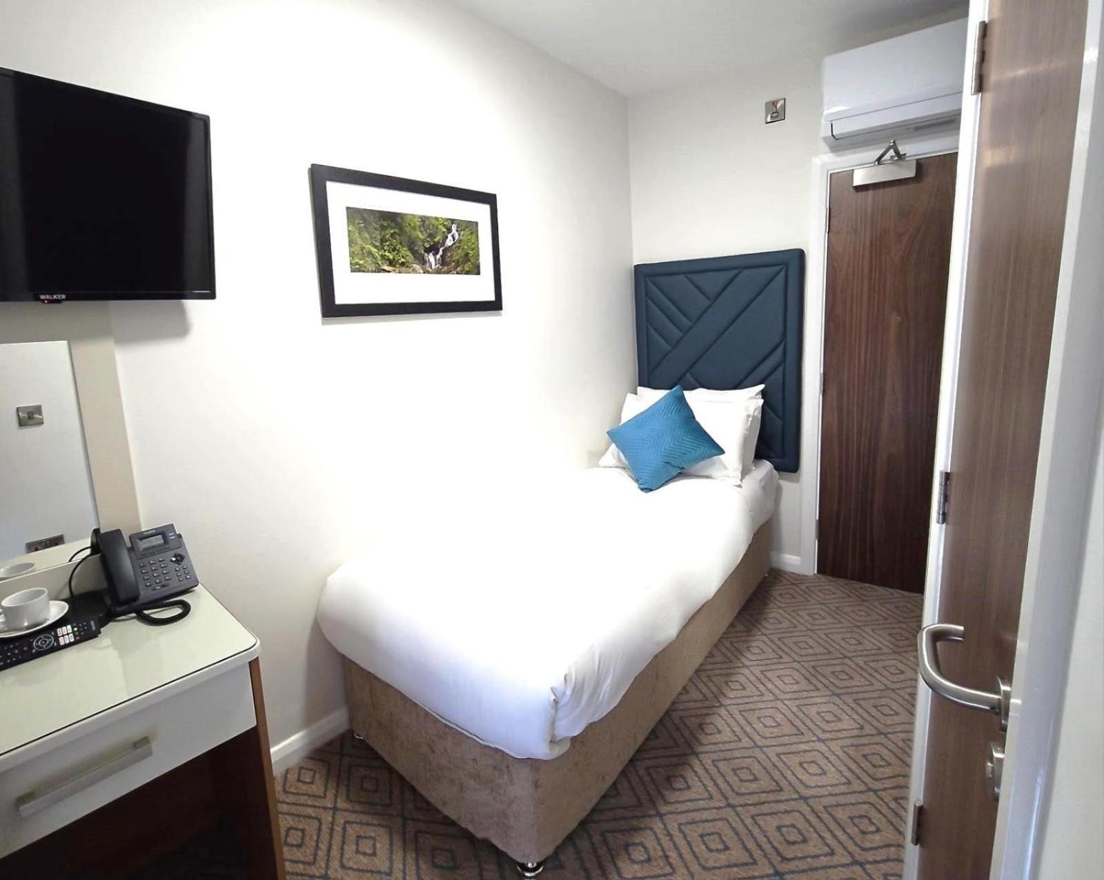 The Bailie, Main St Bailieborough, A82T6C6 Hotel Cavan Buitenkant foto